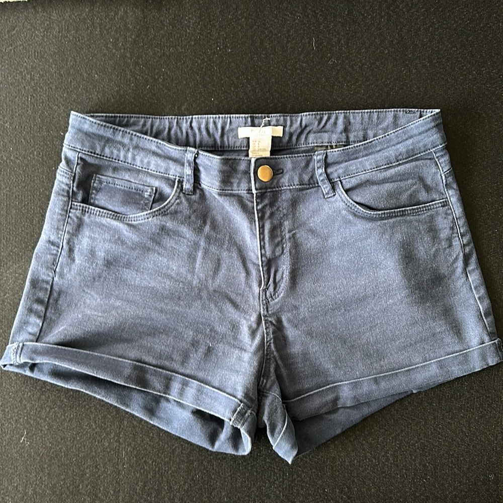 Navy cuffed shorts (8, H&M)